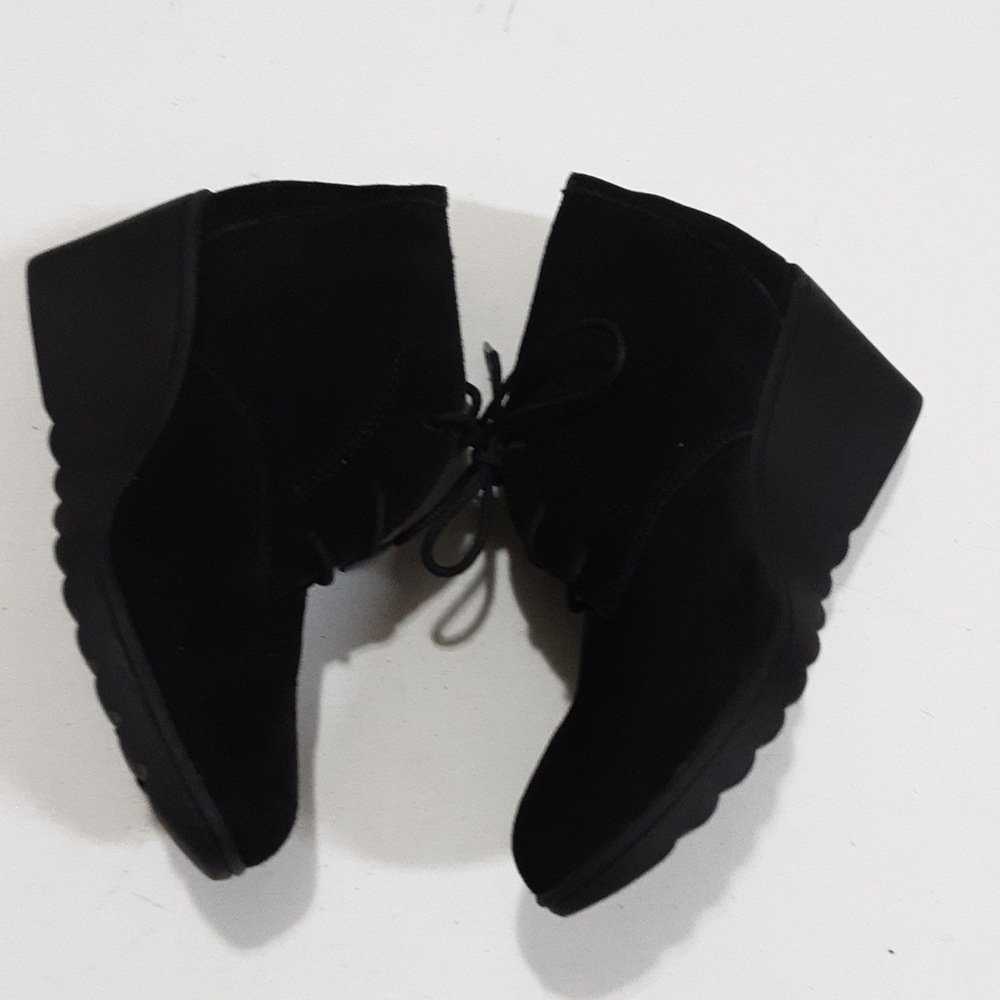 - White mountain ankle wedge boots women 9M black casual Lace-up suede y2k